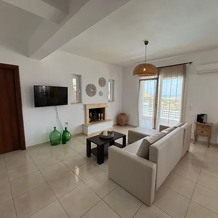 Nikoleta Villa Apolpaina